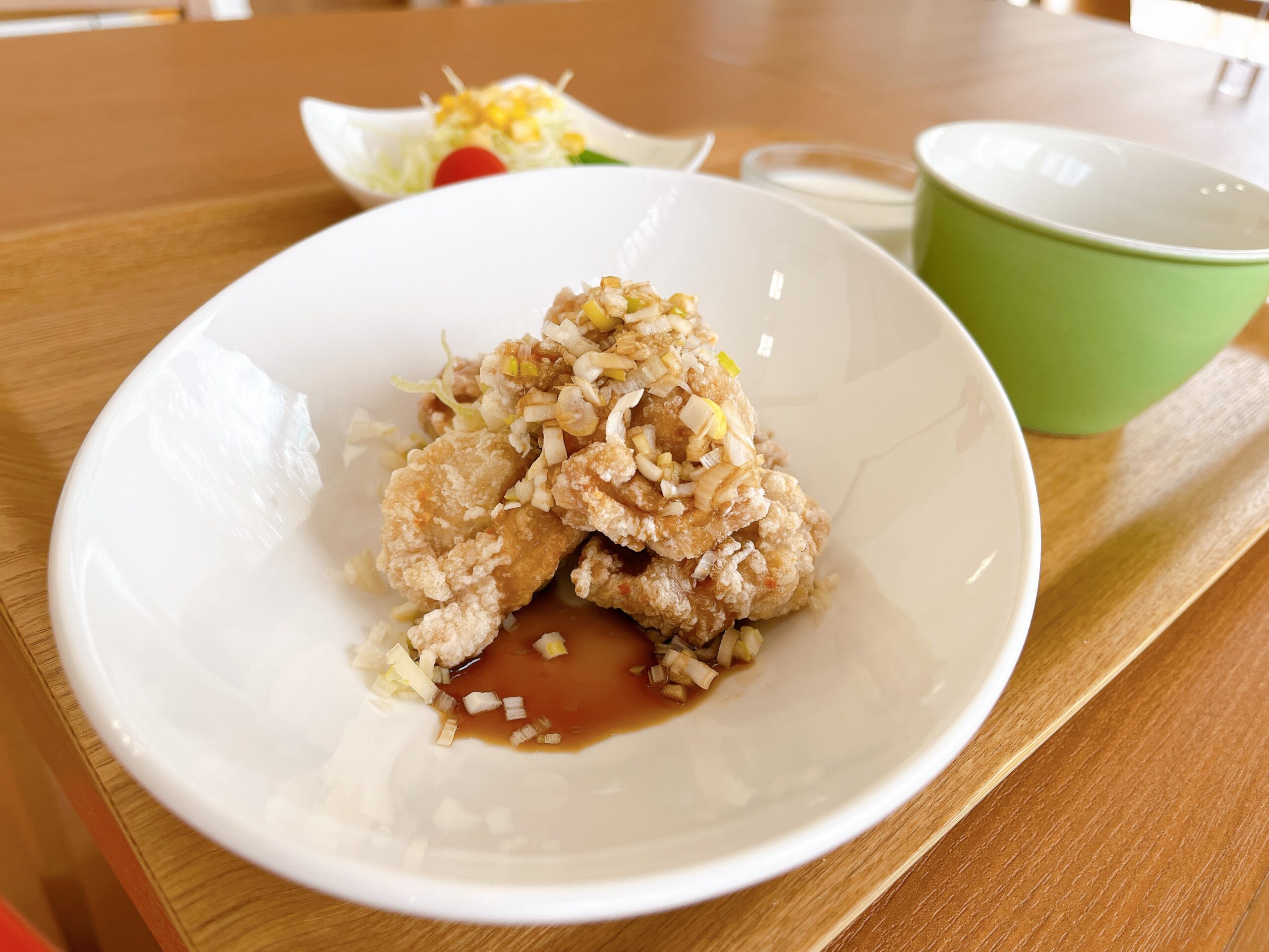 鶏のから揚げ　ユーリンチーソースかけ